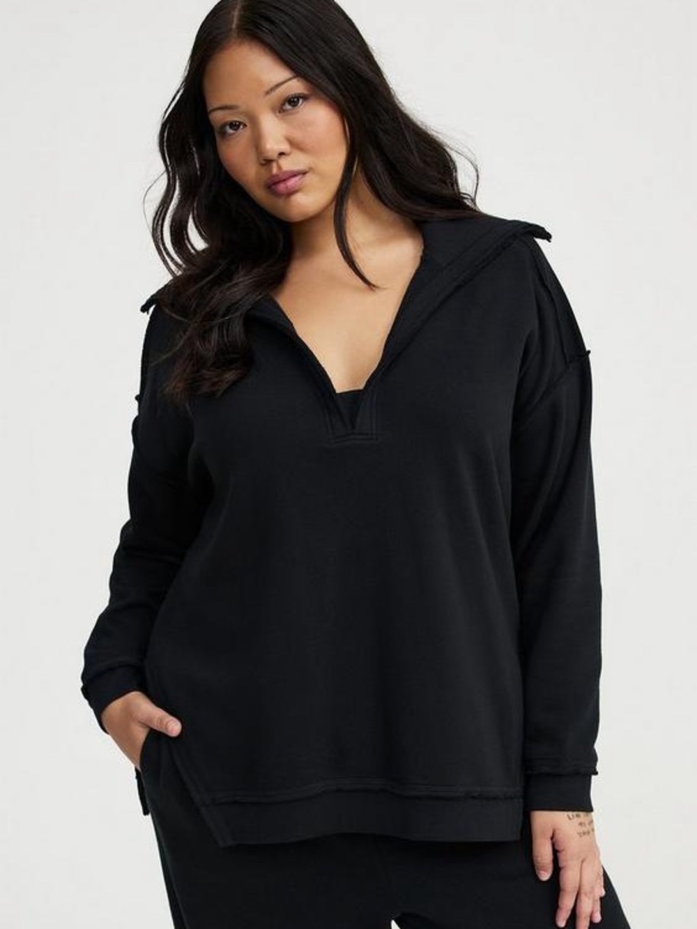 torrid Black Pullover Sweat shirt
